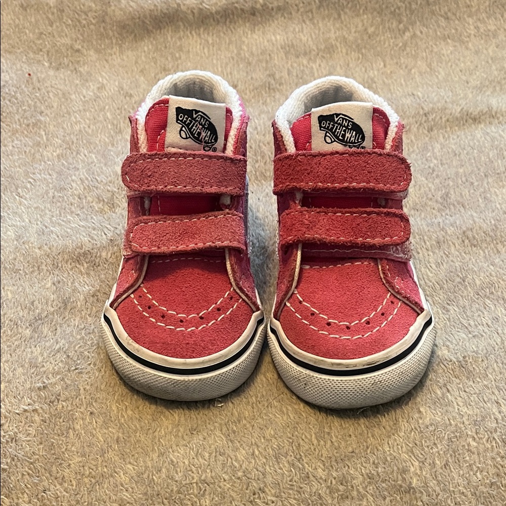 Vans Kids Sneakers in Vibrant Pink